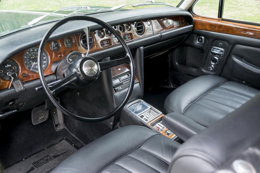 Интерьер Rolls-Royce Corniche Saloon 1971 года  (фото 12 из 18)